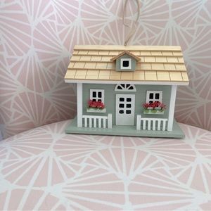New, never used adorable little bird house.